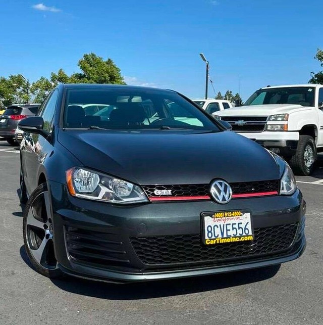 Volkswagen Golf GTI Vehicle Full-screen Gallery Image 03