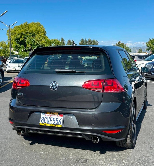 Volkswagen Golf GTI Vehicle Full-screen Gallery Image 05