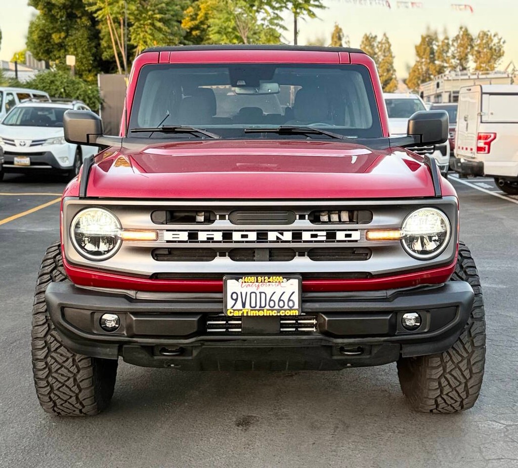 Ford Bronco Vehicle Full-screen Gallery Image 03