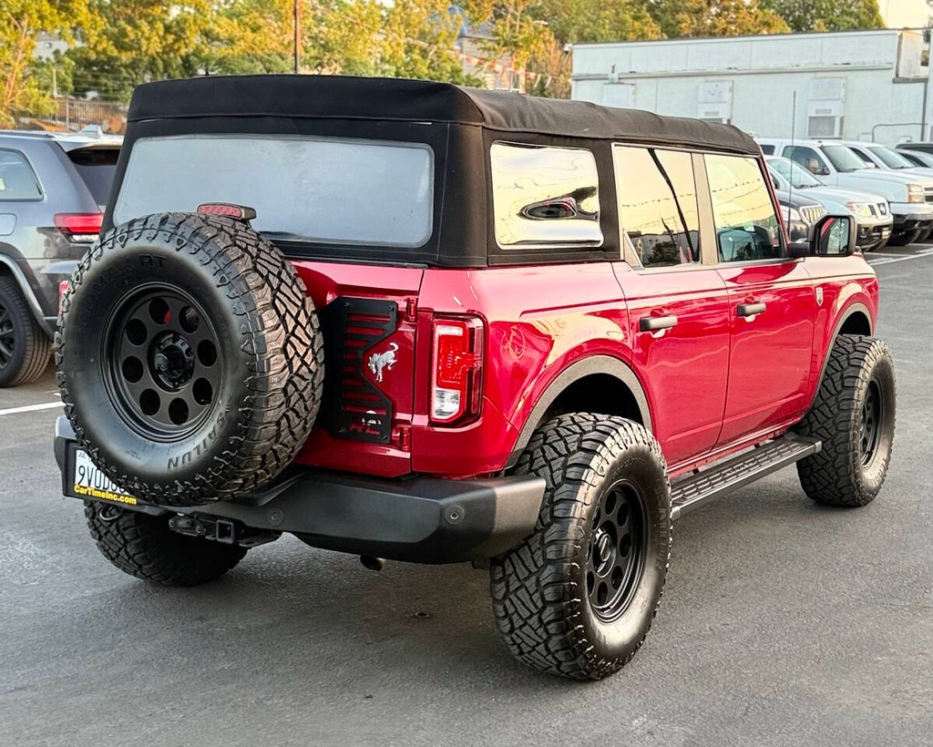 Ford Bronco Vehicle Full-screen Gallery Image 06