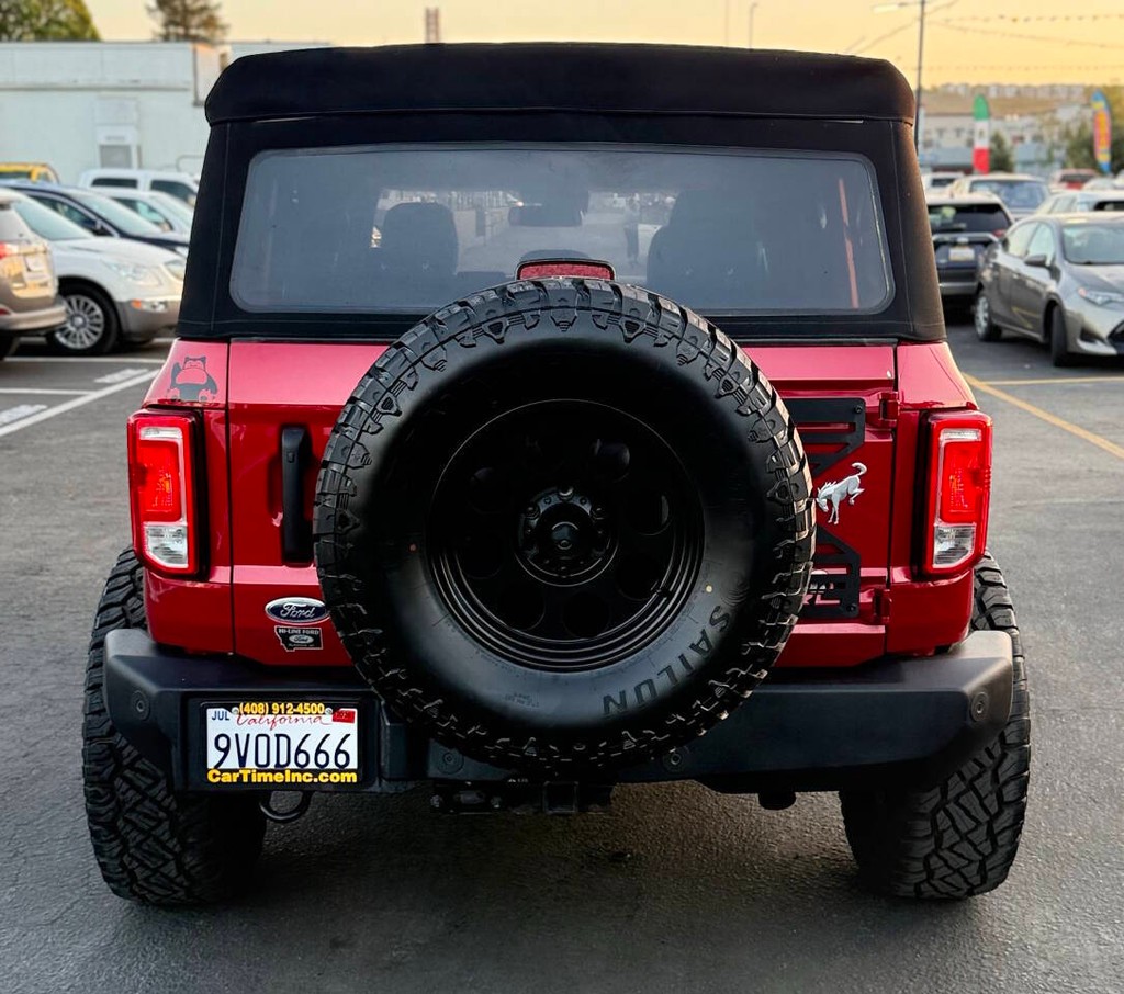 Ford Bronco Vehicle Full-screen Gallery Image 07