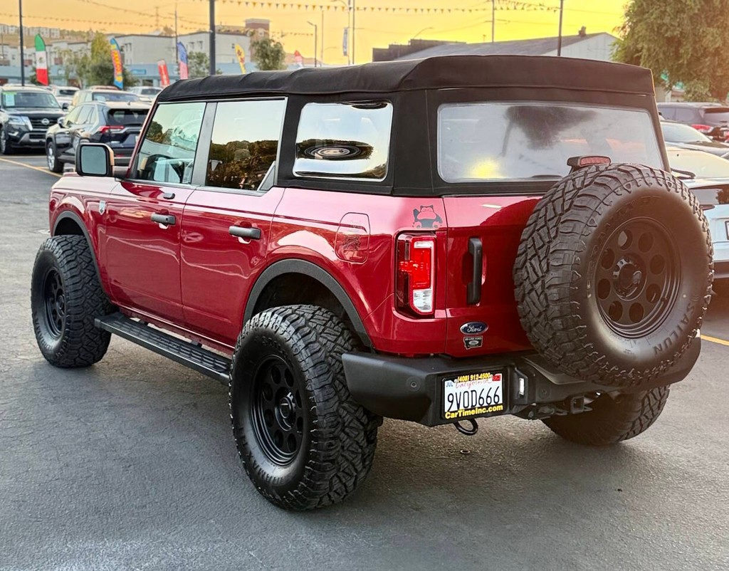 Ford Bronco Vehicle Full-screen Gallery Image 08