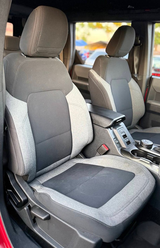Ford Bronco Vehicle Full-screen Gallery Image 14