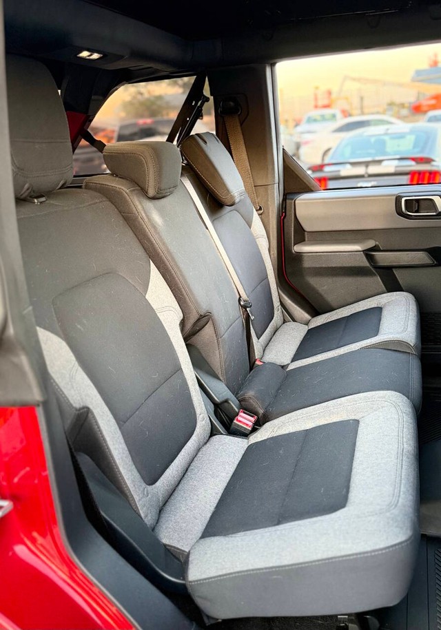 Ford Bronco Vehicle Full-screen Gallery Image 15