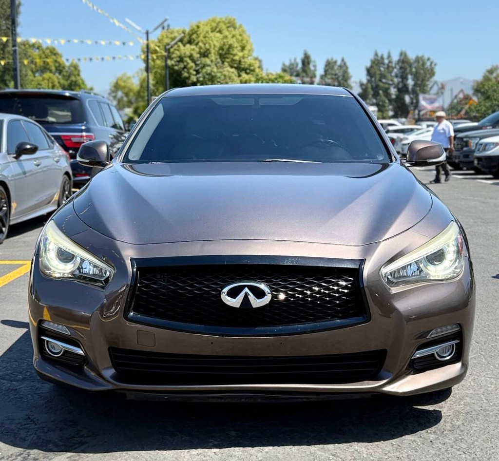 INFINITI Q50 Vehicle Full-screen Gallery Image 02