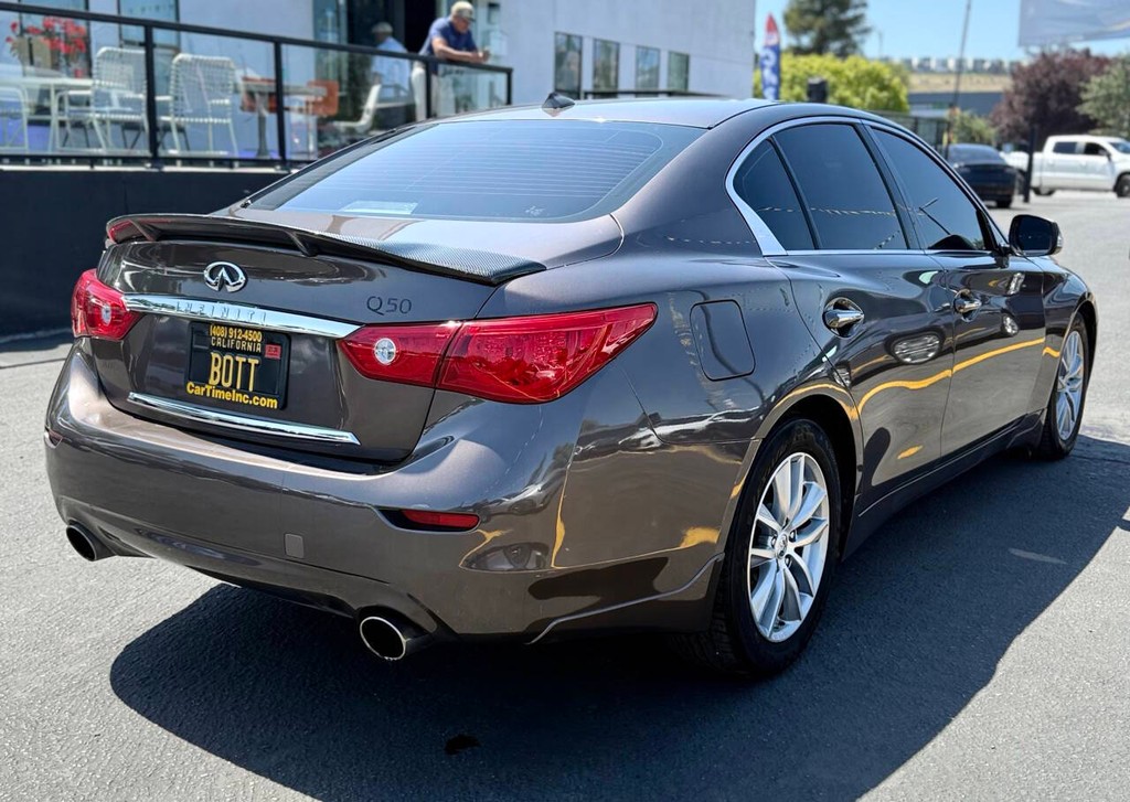 INFINITI Q50 Vehicle Full-screen Gallery Image 06
