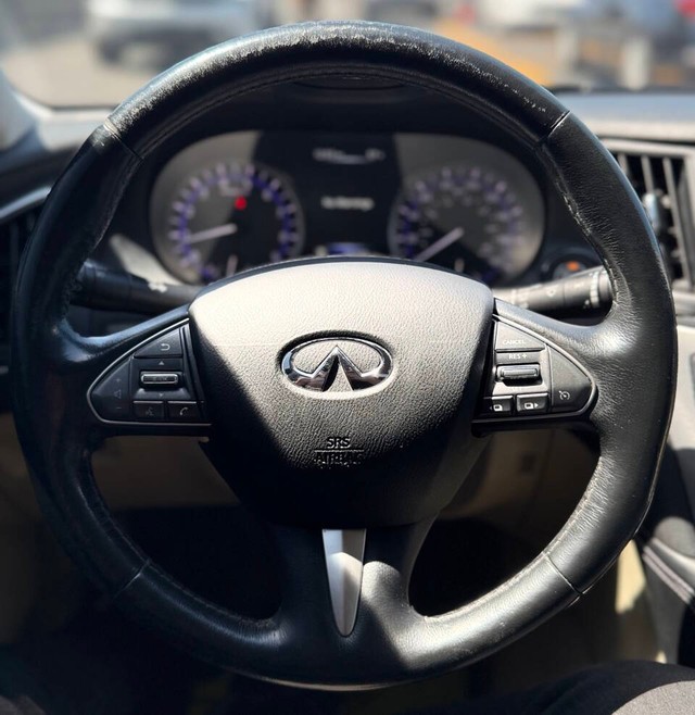 INFINITI Q50 Vehicle Full-screen Gallery Image 10