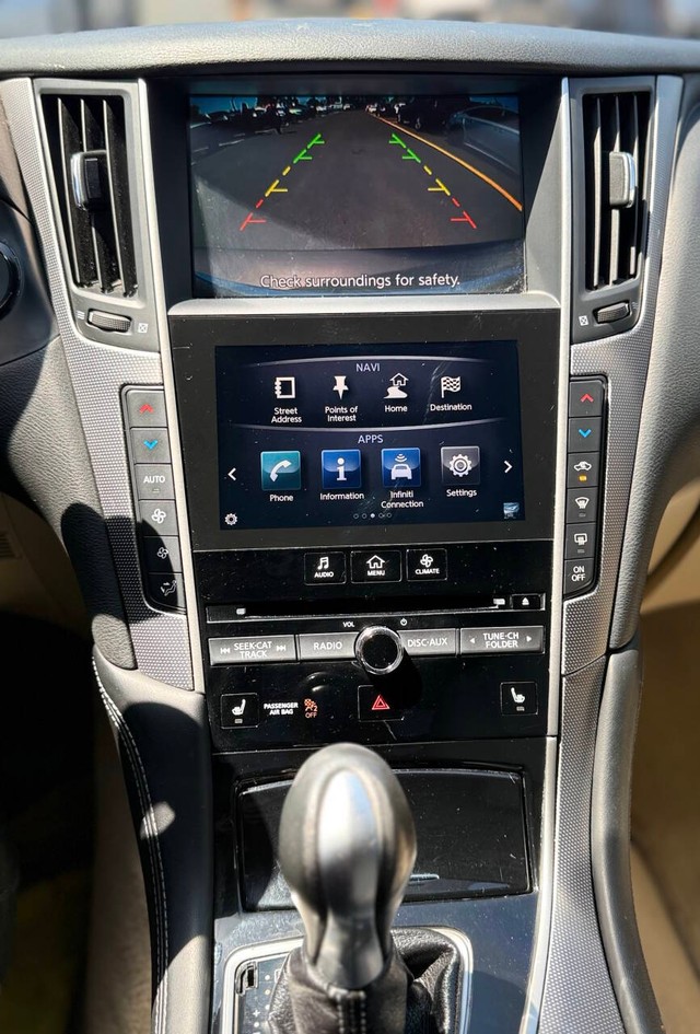 INFINITI Q50 Vehicle Full-screen Gallery Image 11