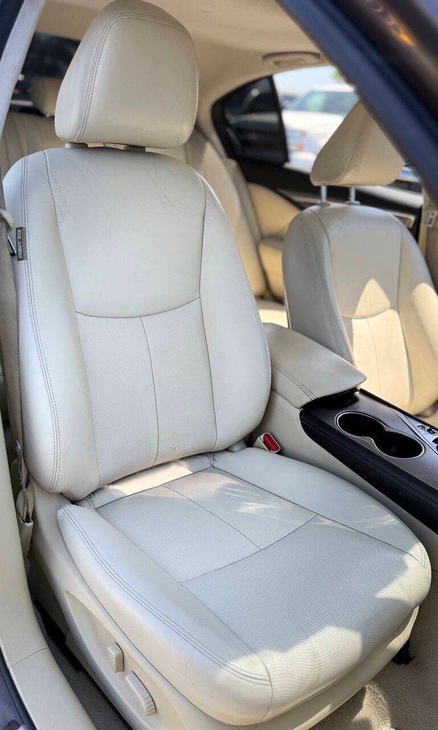 INFINITI Q50 Vehicle Full-screen Gallery Image 13