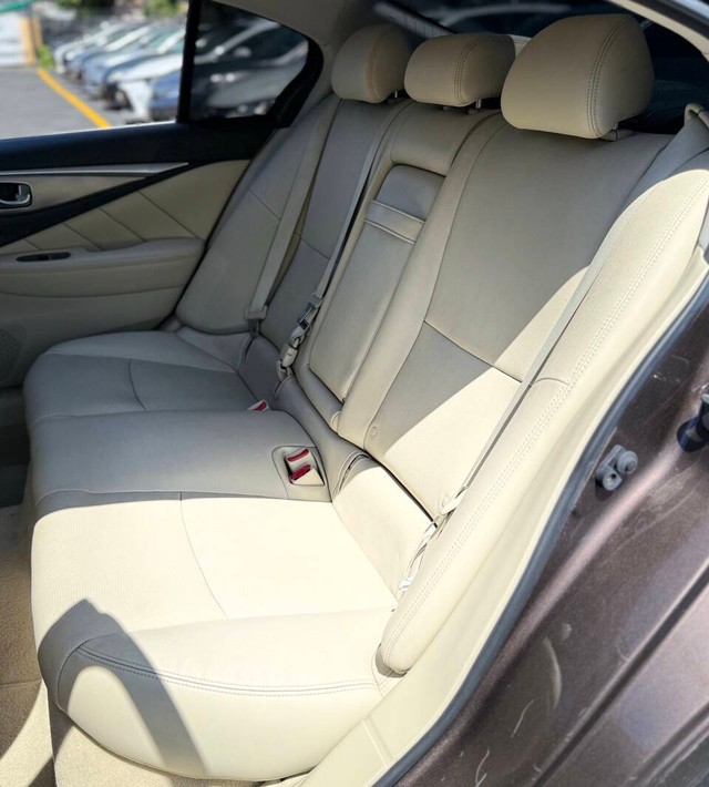 INFINITI Q50 Vehicle Full-screen Gallery Image 14