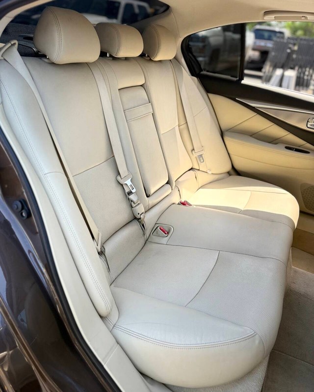 INFINITI Q50 Vehicle Full-screen Gallery Image 15