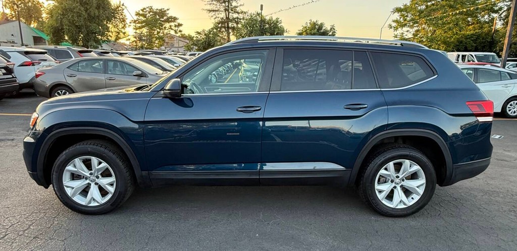 Volkswagen Atlas Vehicle Full-screen Gallery Image 04