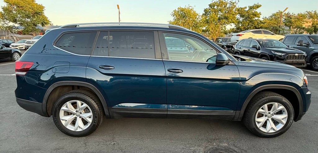Volkswagen Atlas Vehicle Full-screen Gallery Image 05