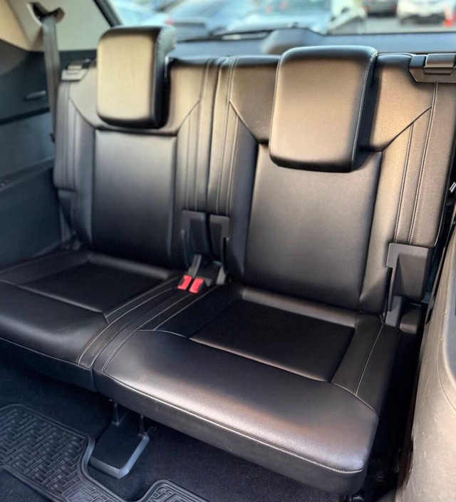 Volkswagen Atlas Vehicle Full-screen Gallery Image 16