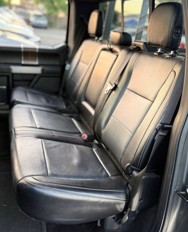Ford F-150 Vehicle Full-screen Gallery Image 17