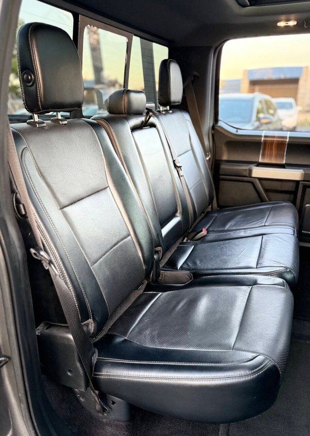 Ford F-150 Vehicle Full-screen Gallery Image 18