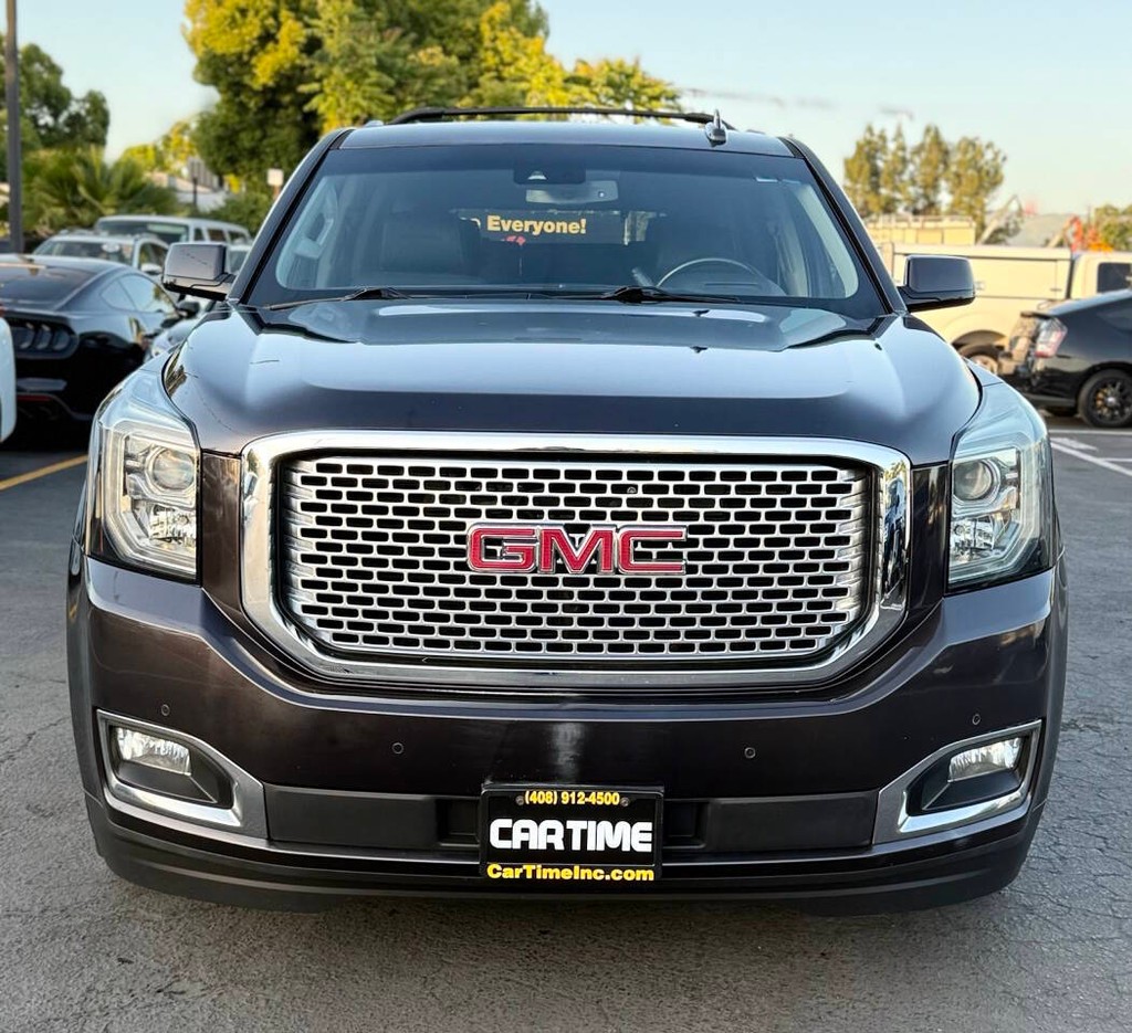 GMC Yukon Vehicle Full-screen Gallery Image 02