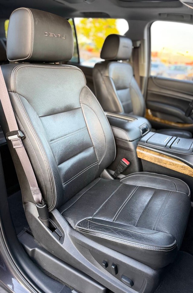 GMC Yukon Vehicle Full-screen Gallery Image 11