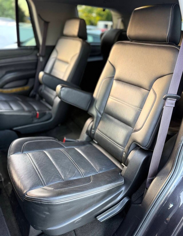 GMC Yukon Vehicle Full-screen Gallery Image 13