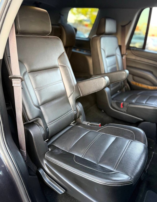GMC Yukon Vehicle Full-screen Gallery Image 14