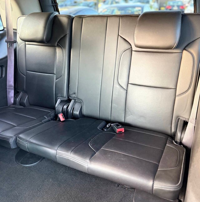 GMC Yukon Vehicle Full-screen Gallery Image 15
