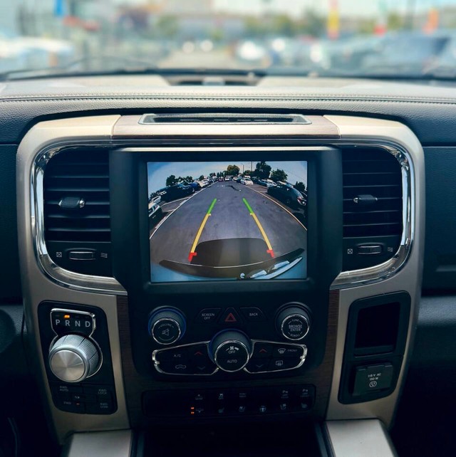 Ram 1500 Vehicle Full-screen Gallery Image 12