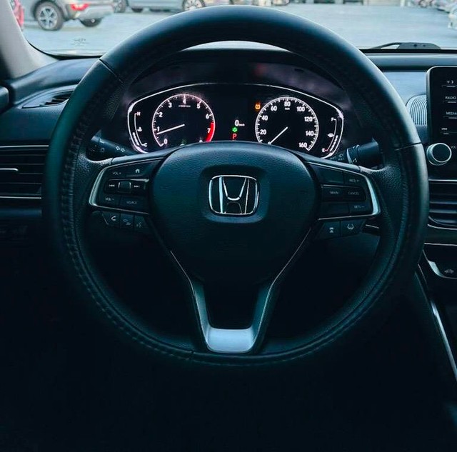Honda Accord Sedan Vehicle Full-screen Gallery Image 11