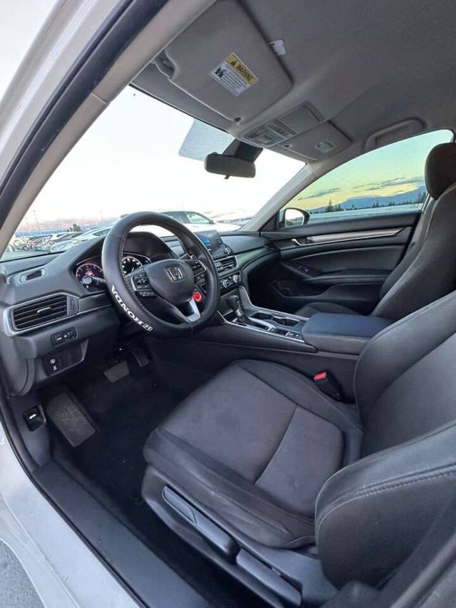 Honda Accord Sedan Vehicle Full-screen Gallery Image 13