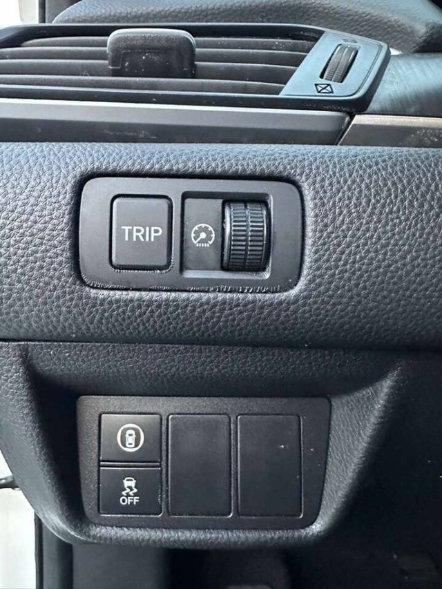 Honda Accord Sedan Vehicle Full-screen Gallery Image 17