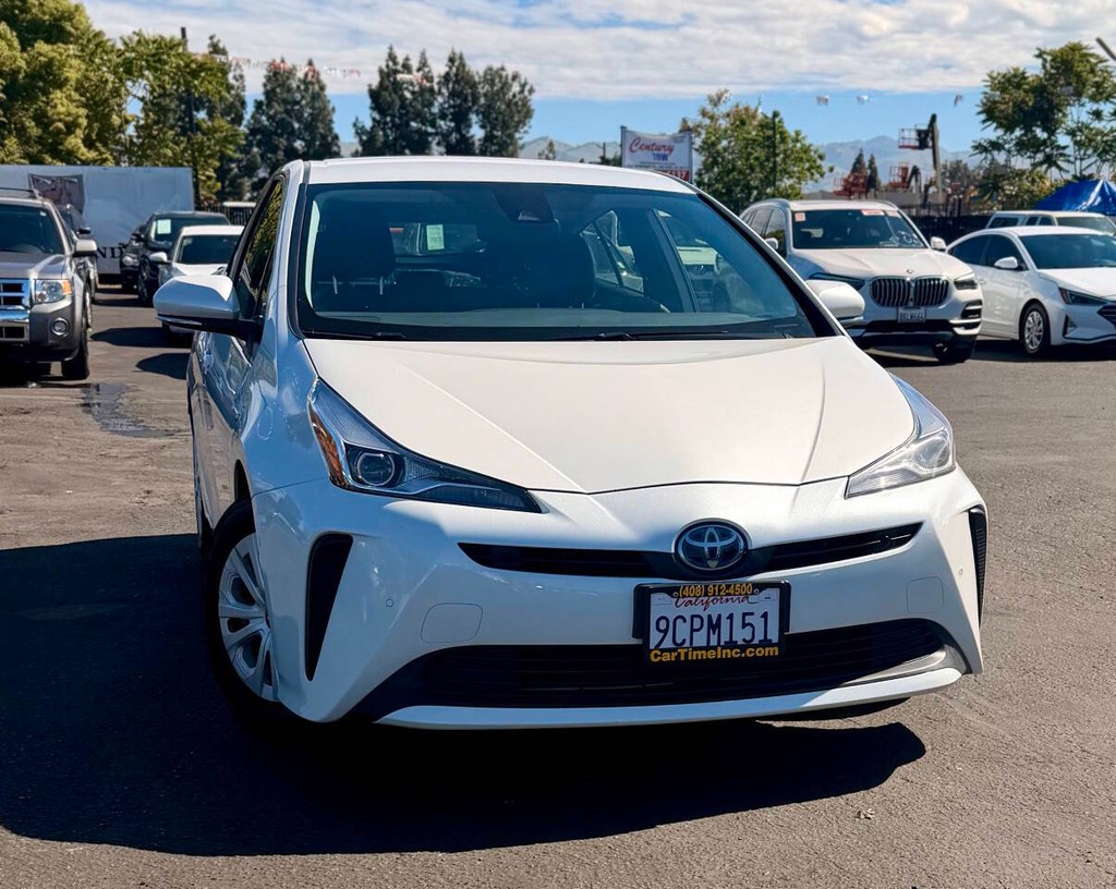 Toyota Prius Vehicle Full-screen Gallery Image 03
