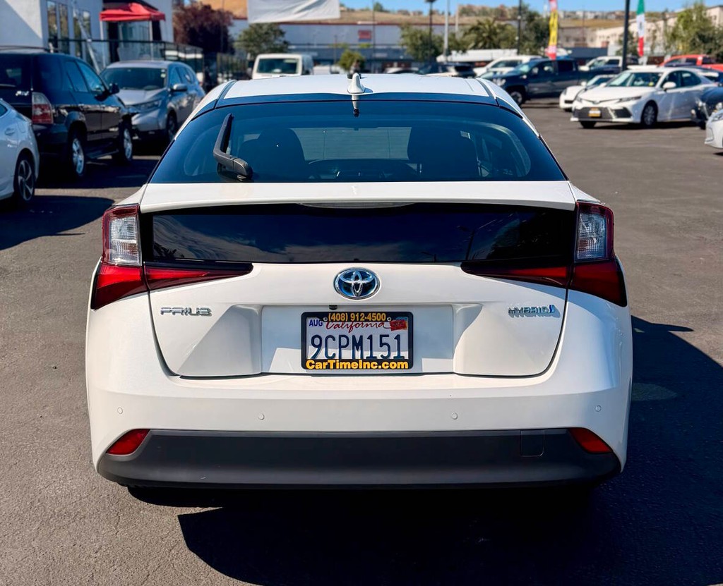 Toyota Prius Vehicle Full-screen Gallery Image 05