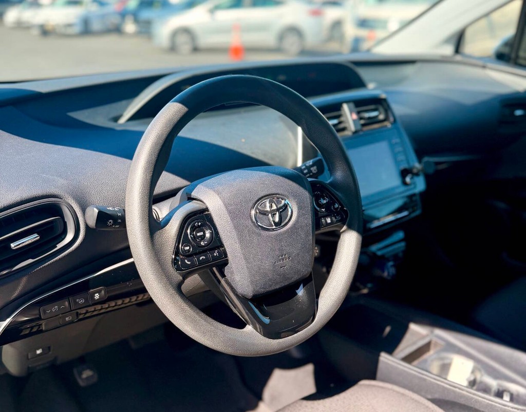 Toyota Prius Vehicle Full-screen Gallery Image 10