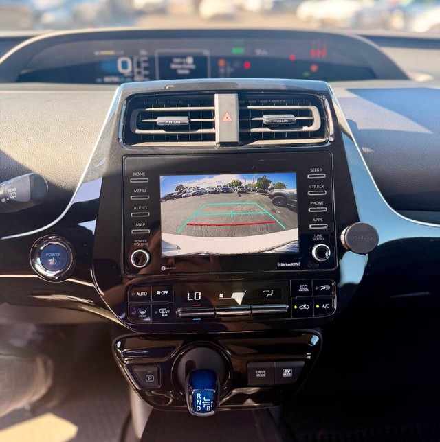 Toyota Prius Vehicle Full-screen Gallery Image 13