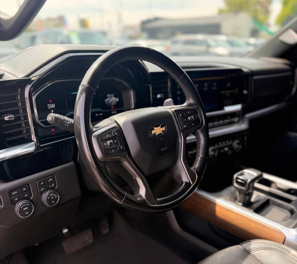 Chevrolet Silverado 1500 Vehicle Full-screen Gallery Image 05
