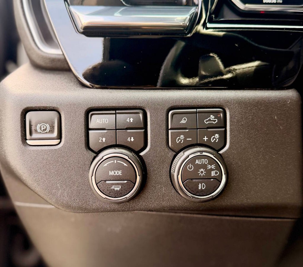 Chevrolet Silverado 1500 Vehicle Full-screen Gallery Image 08