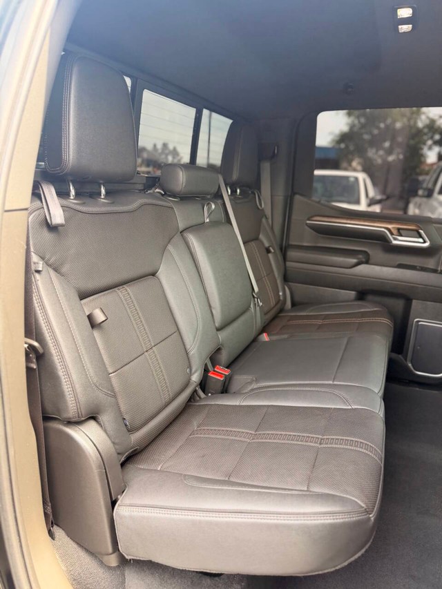 Chevrolet Silverado 1500 Vehicle Full-screen Gallery Image 12