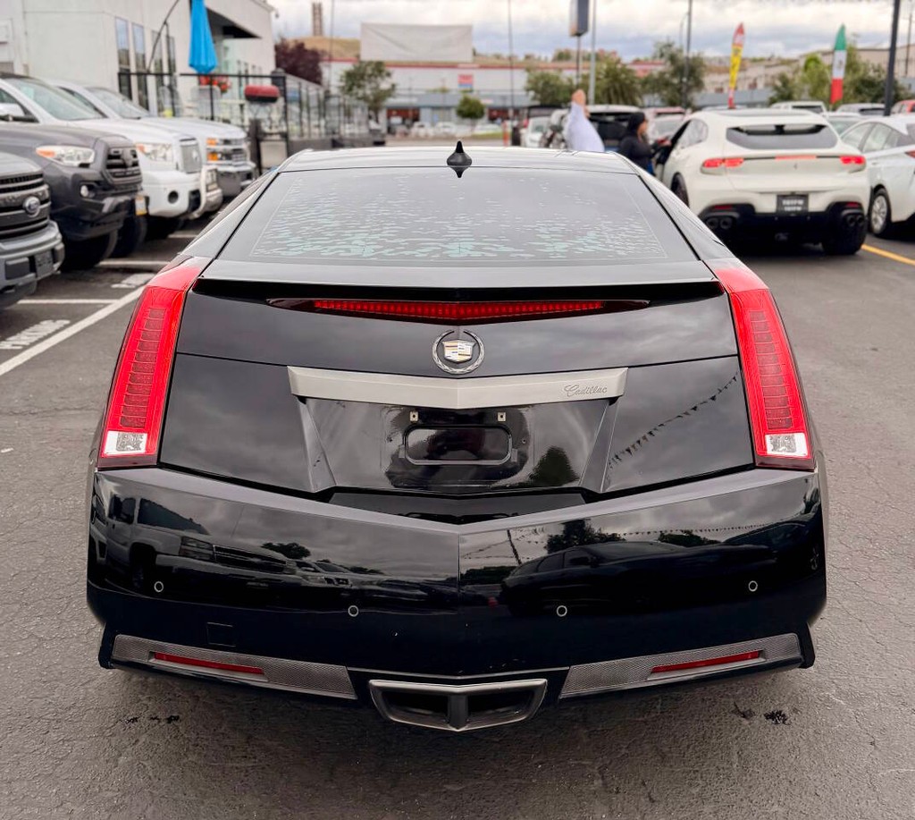 Cadillac CTS Coupe Vehicle Full-screen Gallery Image 05