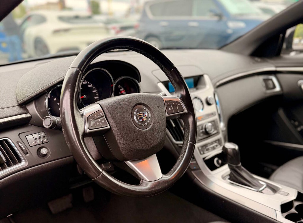 Cadillac CTS Coupe Vehicle Full-screen Gallery Image 08