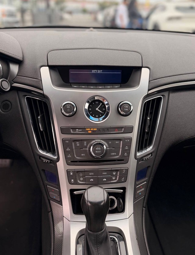 Cadillac CTS Coupe Vehicle Full-screen Gallery Image 09