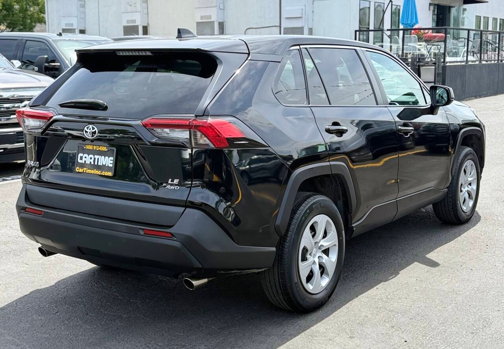 Toyota RAV4 Vehicle Full-screen Gallery Image 06