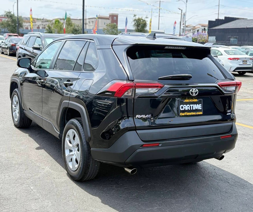 Toyota RAV4 Vehicle Full-screen Gallery Image 08