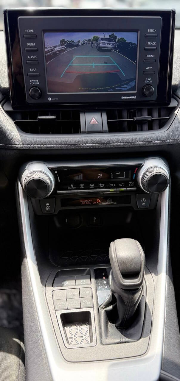 Toyota RAV4 Vehicle Full-screen Gallery Image 11