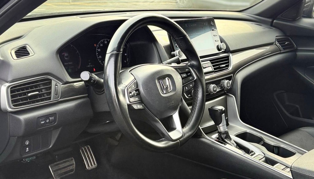 Honda Accord Sedan Vehicle Full-screen Gallery Image 09