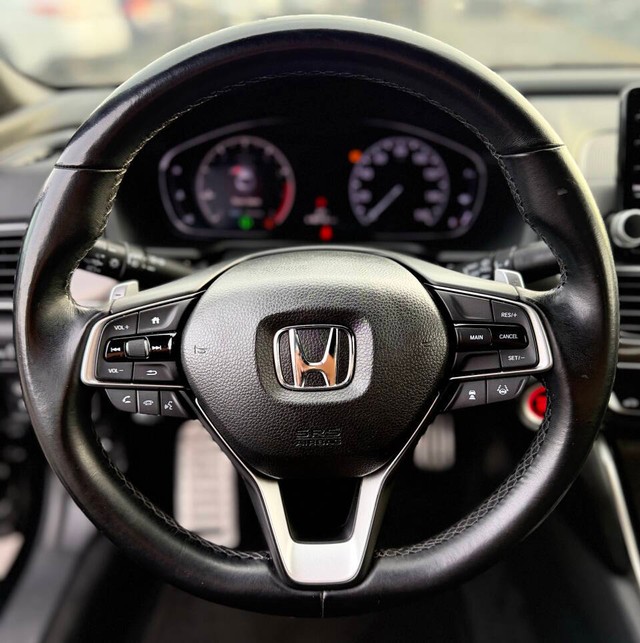 Honda Accord Sedan Vehicle Full-screen Gallery Image 10