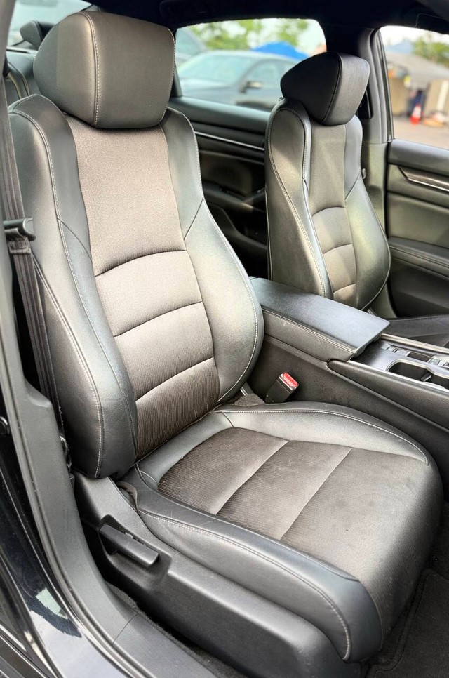 Honda Accord Sedan Vehicle Full-screen Gallery Image 13