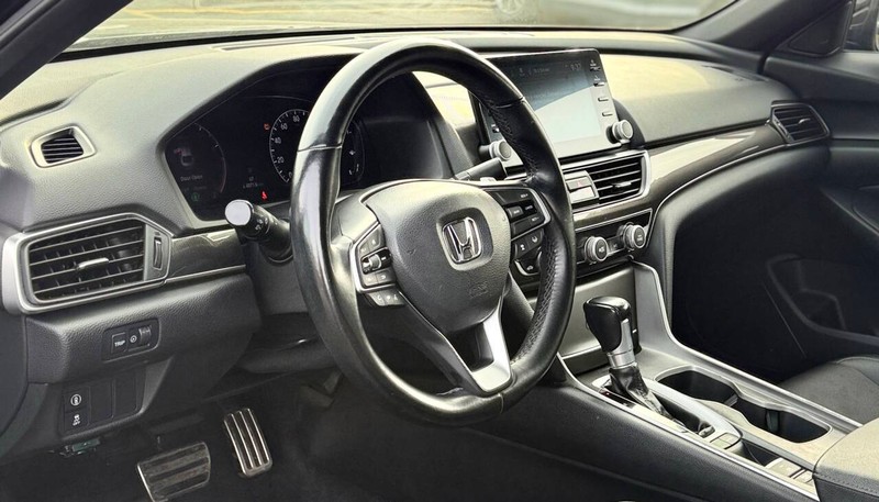 Honda Accord Vehicle Full-screen Gallery Image 09