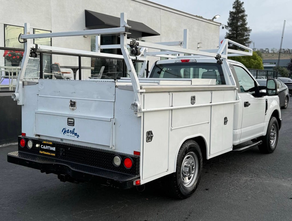Ford Super Duty F-250 SRW Vehicle Full-screen Gallery Image 06