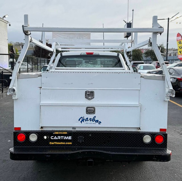 Ford Super Duty F-250 SRW Vehicle Full-screen Gallery Image 07
