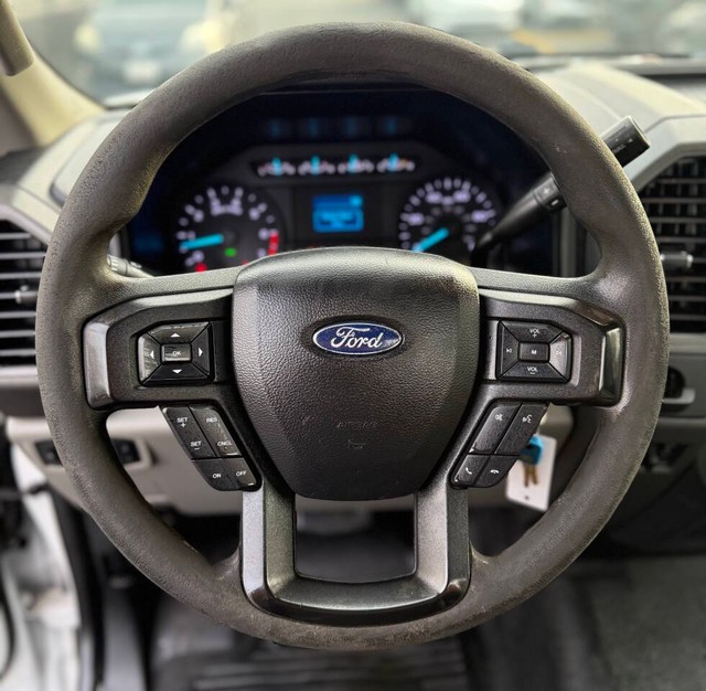 Ford Super Duty F-250 SRW Vehicle Full-screen Gallery Image 10