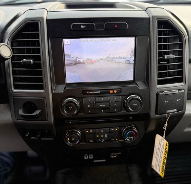 Ford Super Duty F-250 SRW Vehicle Full-screen Gallery Image 11